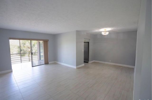 8002 Lagos De Campo Boulevard B306, Tamarac, FL 33321