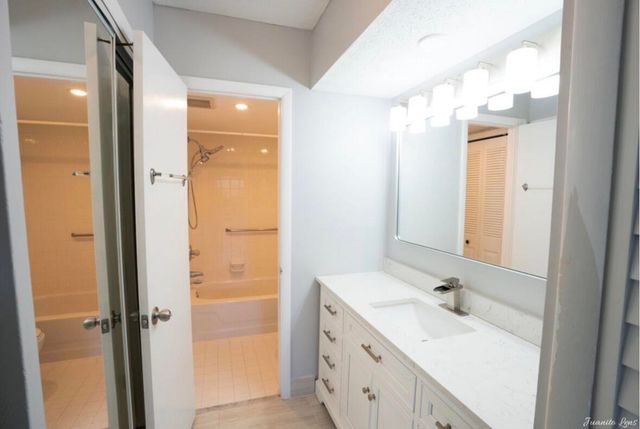 8002 Lagos De Campo Boulevard B306, Tamarac, FL 33321