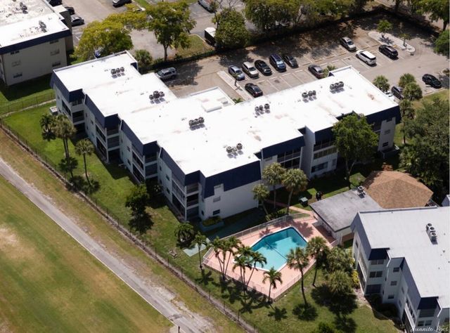 8002 Lagos De Campo Boulevard B306, Tamarac, FL 33321