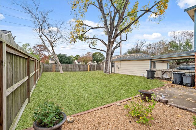 8115 Town Creek Drive, Houston, TX 77095