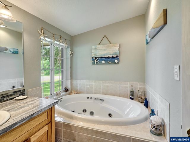 12175 W Stayton Rd, Aumsville, OR 97325