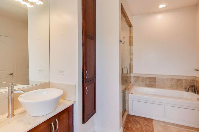 2224 W Touhy Avenue 3N, Chicago, IL 60645