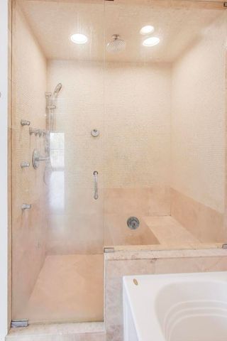 2224 W Touhy Avenue 3N, Chicago, IL 60645