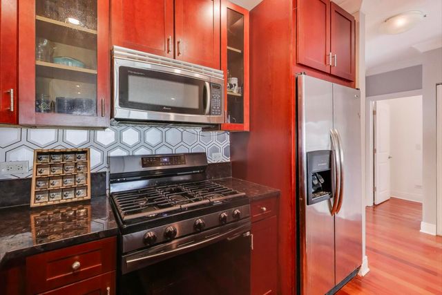 2224 W Touhy Avenue 3N, Chicago, IL 60645