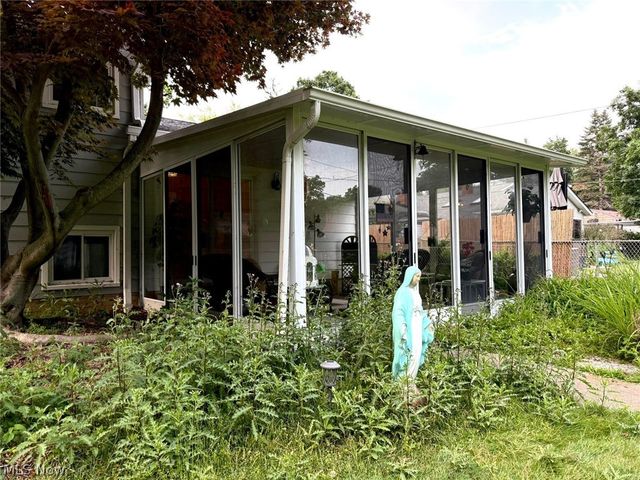 46 E Shore Boulevard, Eastlake, OH 44095