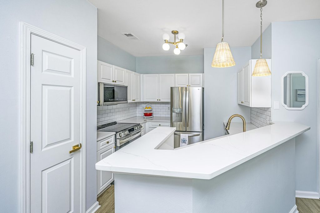 Image 14 of property listing at 1626 Telfair Way, Charleston, SC 29412