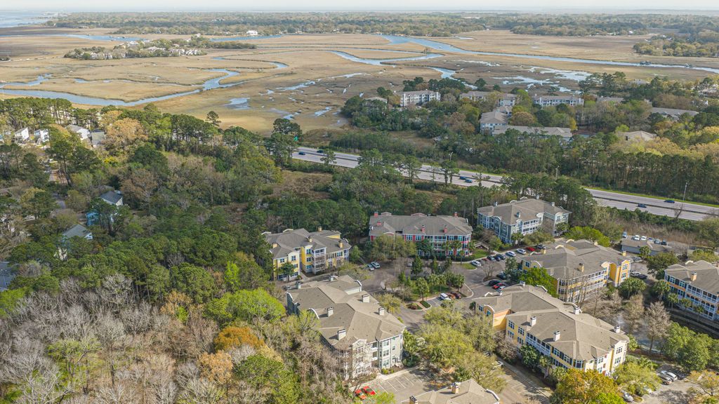 Image 9 of property listing at 1626 Telfair Way, Charleston, SC 29412