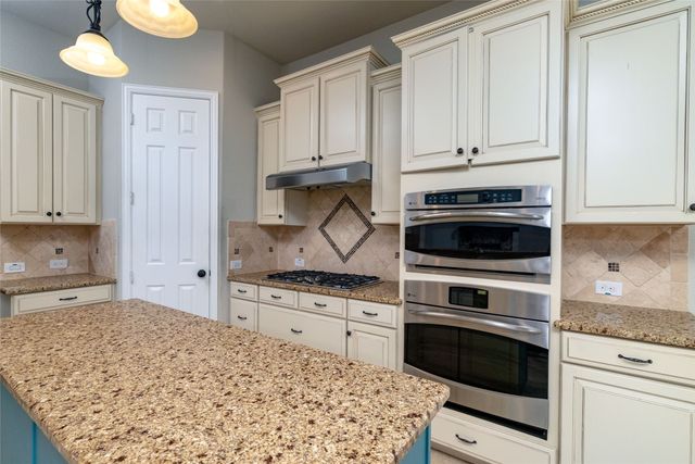 2004 Laurel Valley Drive, Keller, TX 76248