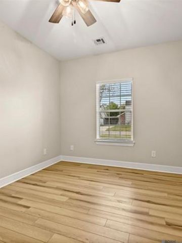 13411 Country Meadow Ave, Baton Rouge, LA 70816