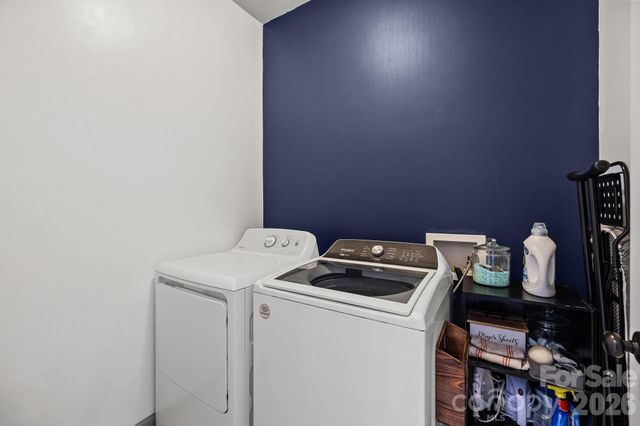 8216 Gossomer Bay Drive, Charlotte, NC 28270