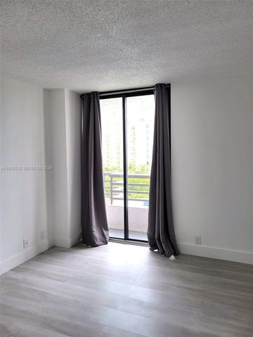 3300 NE 191st St 814, Aventura, FL 33180