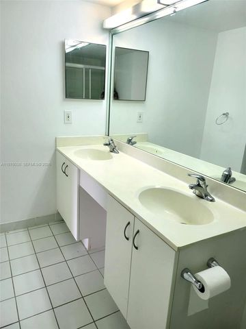 3300 NE 191st St 814, Aventura, FL 33180