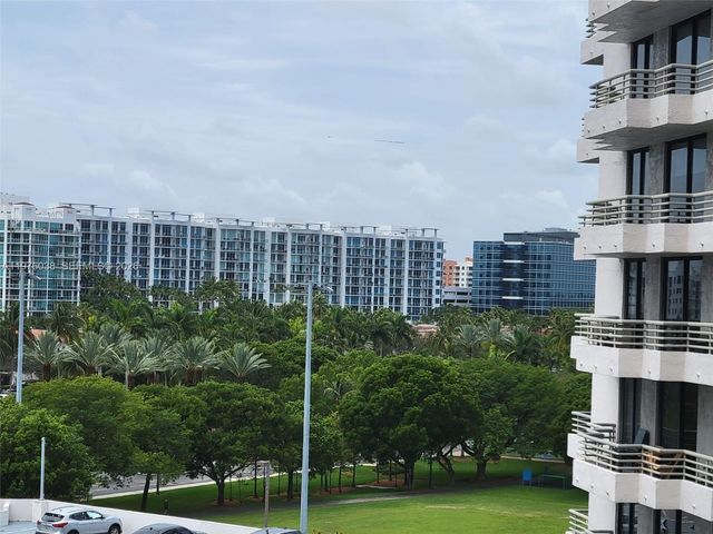 3300 NE 191st St 814, Aventura, FL 33180