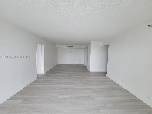 3300 NE 191st St 814, Aventura, FL 33180