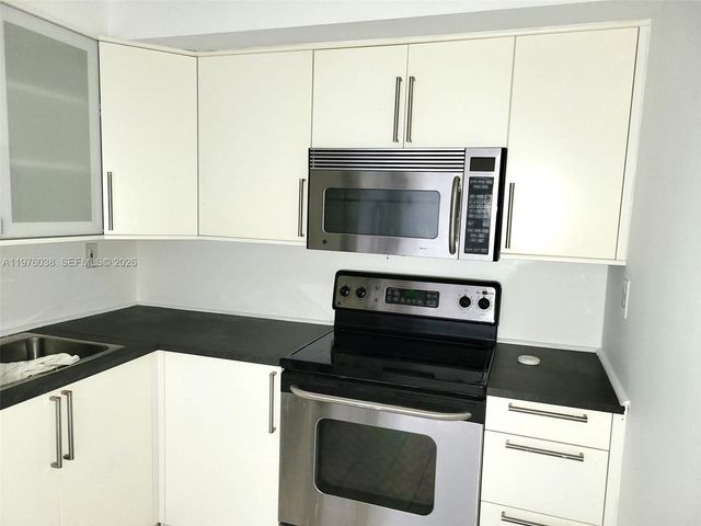 3300 NE 191st St 814, Aventura, FL 33180