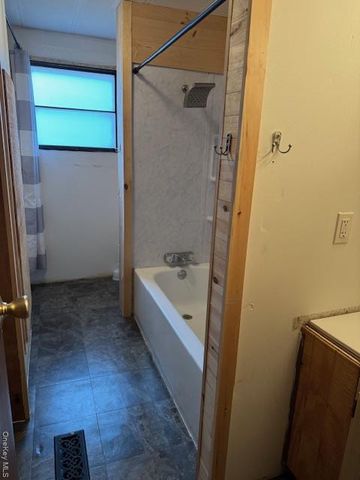 54 Ponderosa RD, Bloomingburg, NY 12721