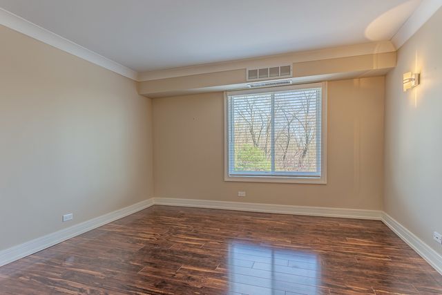 1615 E Central Road 401A, Arlington Heights, IL 60005