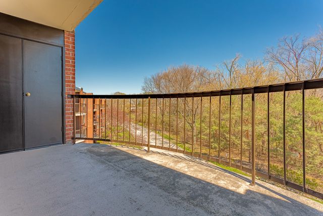 1615 E Central Road 401A, Arlington Heights, IL 60005