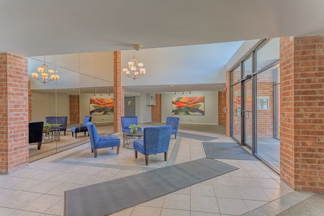 1615 E Central Road 401A, Arlington Heights, IL 60005