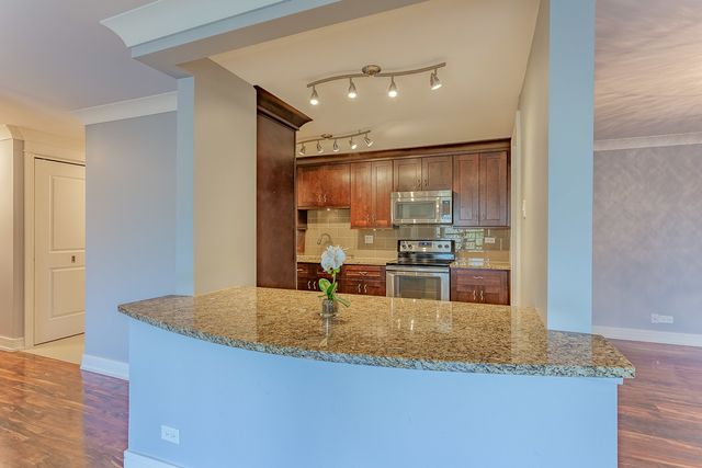 1615 E Central Road 401A, Arlington Heights, IL 60005