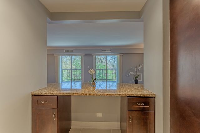 1615 E Central Road 401A, Arlington Heights, IL 60005