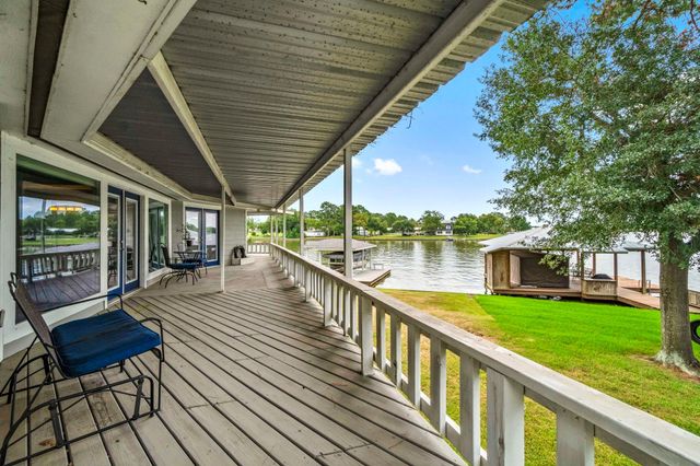 15134 Cozy Cove Lane, Willis, TX 77318