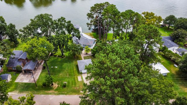 15134 Cozy Cove Lane, Willis, TX 77318