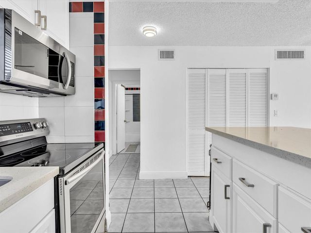 6034 Forest Hill Boulevard 107, West Palm Beach, FL 33415