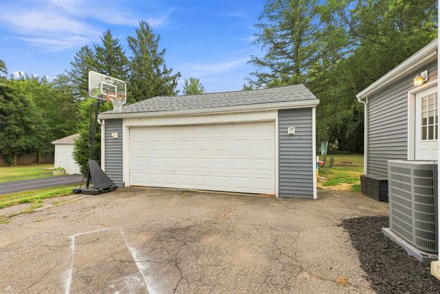 6136 Hugh Street, Burton, MI 48509