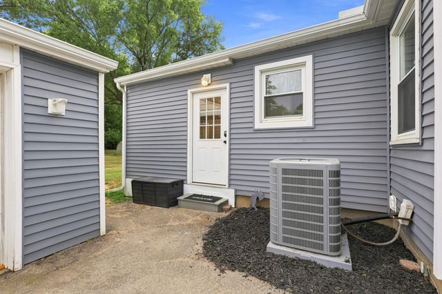 6136 Hugh Street, Burton, MI 48509