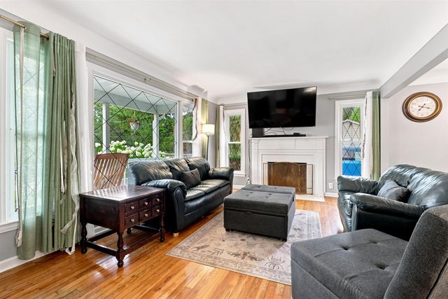 6136 Hugh Street, Burton, MI 48509