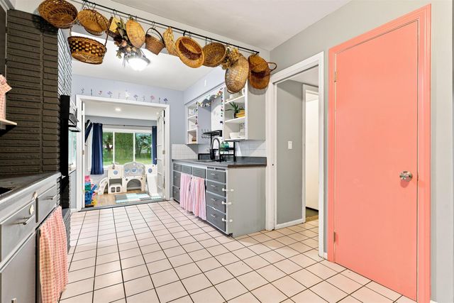 6136 Hugh Street, Burton, MI 48509
