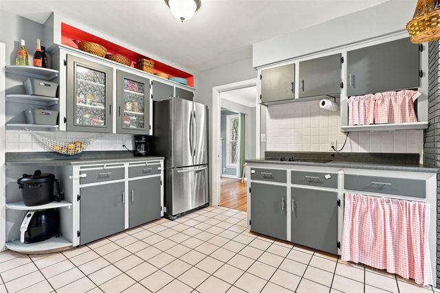 6136 Hugh Street, Burton, MI 48509