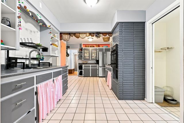 6136 Hugh Street, Burton, MI 48509