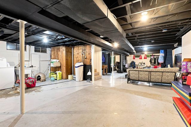 6136 Hugh Street, Burton, MI 48509