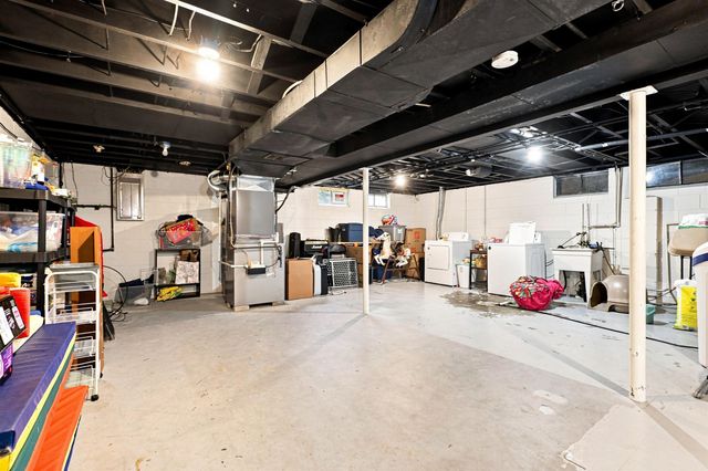 6136 Hugh Street, Burton, MI 48509