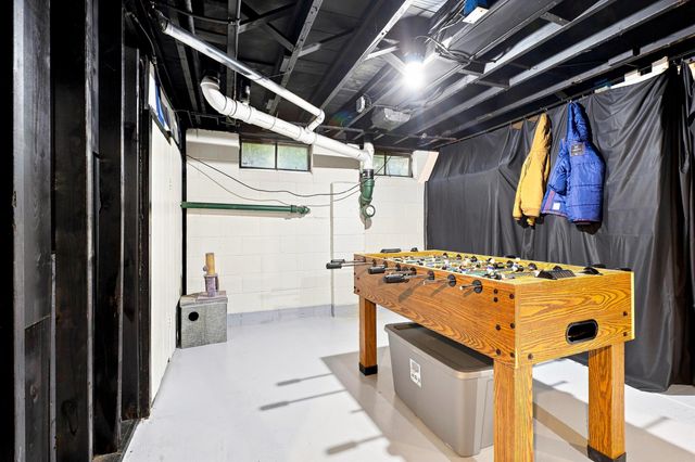 6136 Hugh Street, Burton, MI 48509