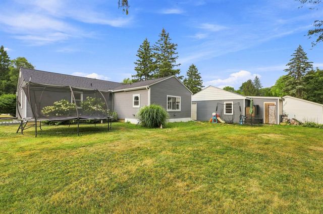 6136 Hugh Street, Burton, MI 48509