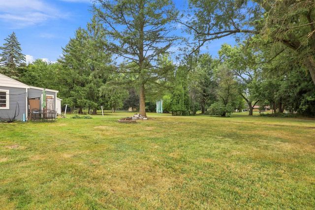 6136 Hugh Street, Burton, MI 48509