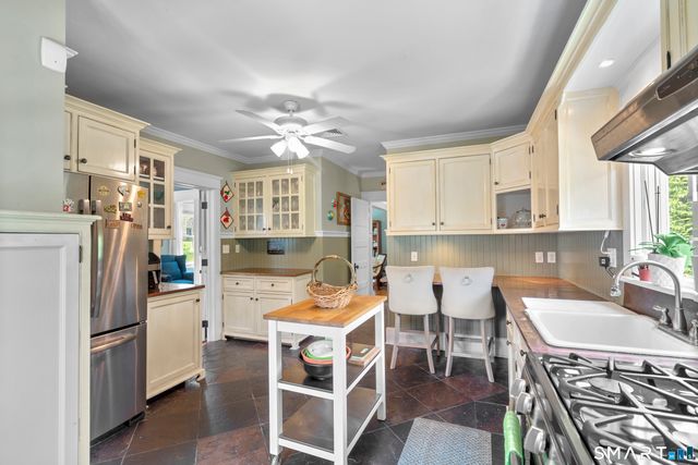 55 Clovelly Road, Stamford, CT 06902