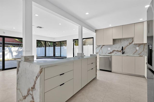 20615 NE 9th Ct, Miami, FL 33179