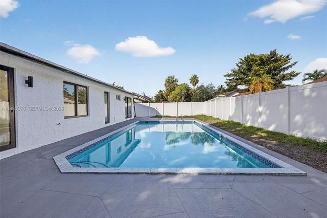 20615 NE 9th Ct, Miami, FL 33179