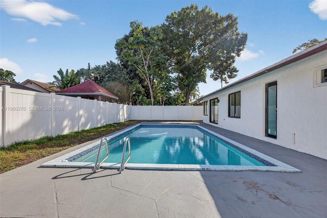 20615 NE 9th Ct, Miami, FL 33179