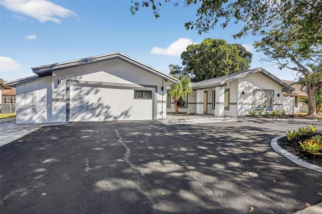 20615 NE 9th Ct, Miami, FL 33179