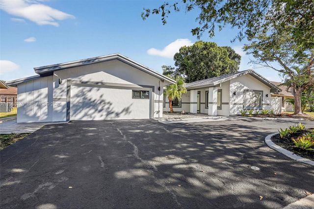 20615 NE 9th Ct, Miami, FL 33179