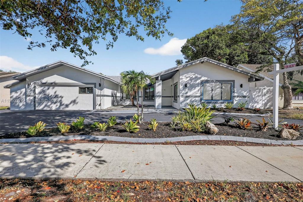 20615 NE 9th Ct, Miami, FL 33179