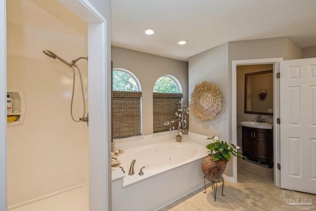 2808 Pga Blvd, Navarre, FL 32566