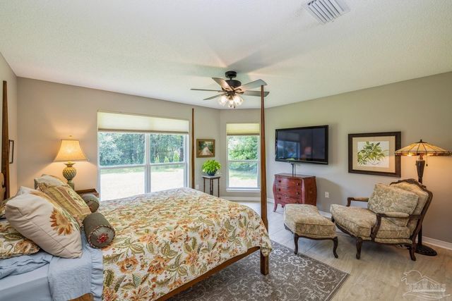 2808 Pga Blvd, Navarre, FL 32566