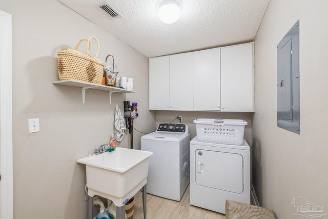 2808 Pga Blvd, Navarre, FL 32566