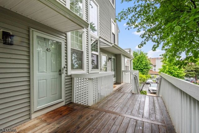 45 Fox Run Dr, Englewood City, NJ 07631